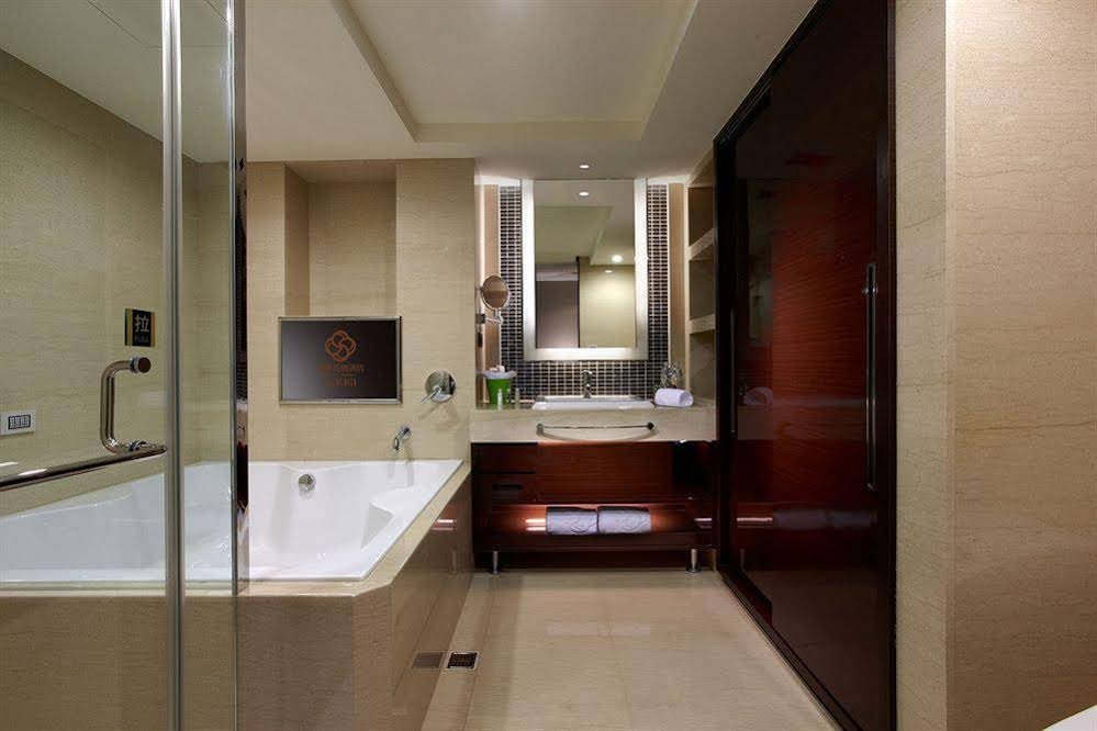 Фото S Aura Hotel