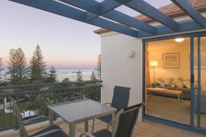 Фото Oaks Gold Coast Calypso Plaza Suites