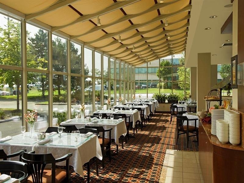 Фото Holiday Inn Mississauga Toronto West