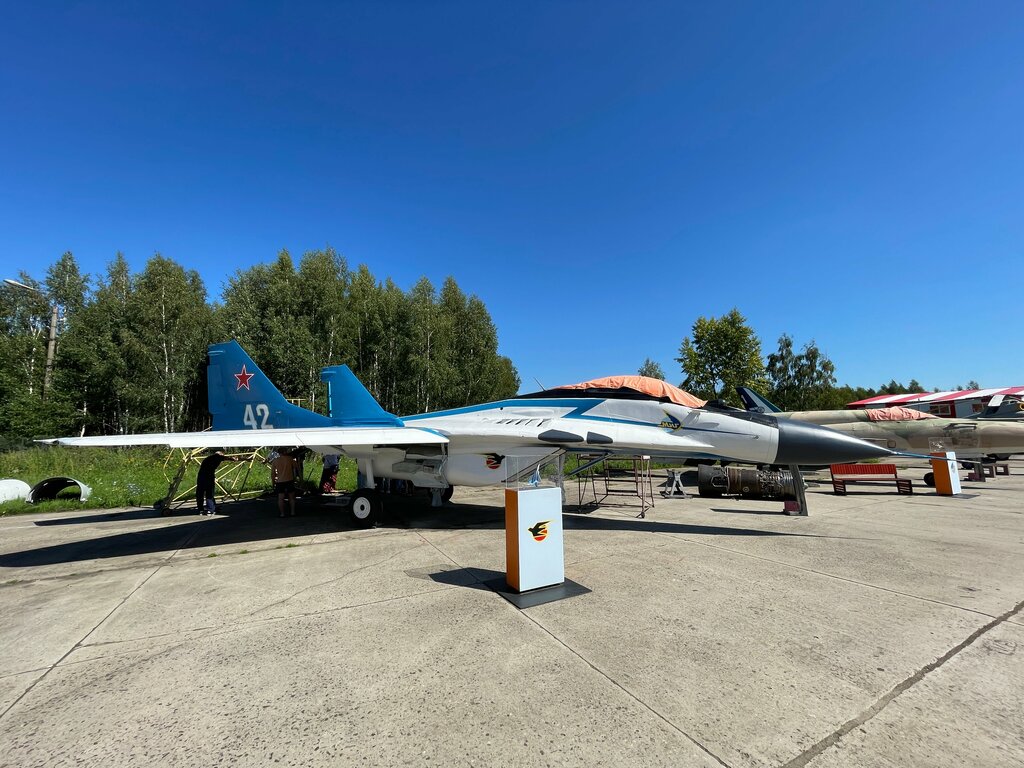 Monument to technology Истребитель МиГ-29Б, Kaluga Oblast, photo