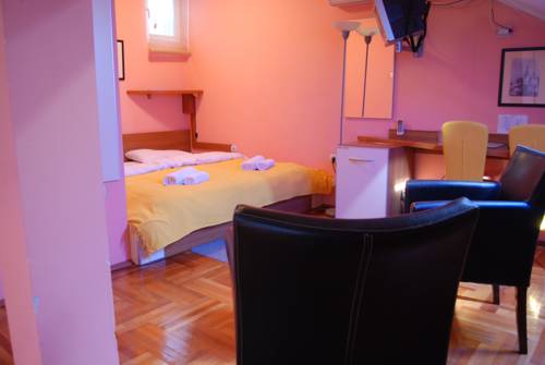 Фото Car Royal Apartments and Rooms