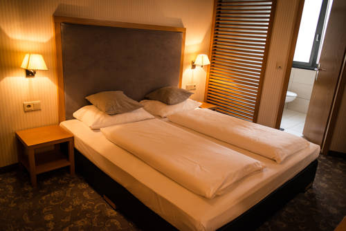 Фото Townhouse Hotel