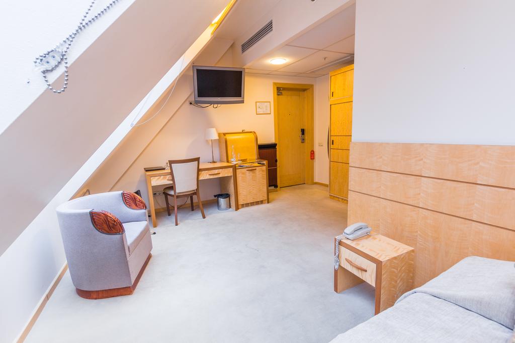 Фото Royal Square Hotel & Suites