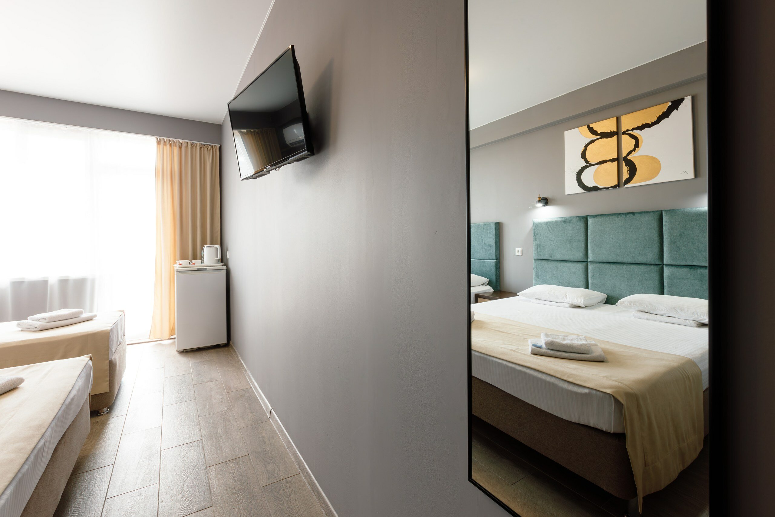 Фото Современник