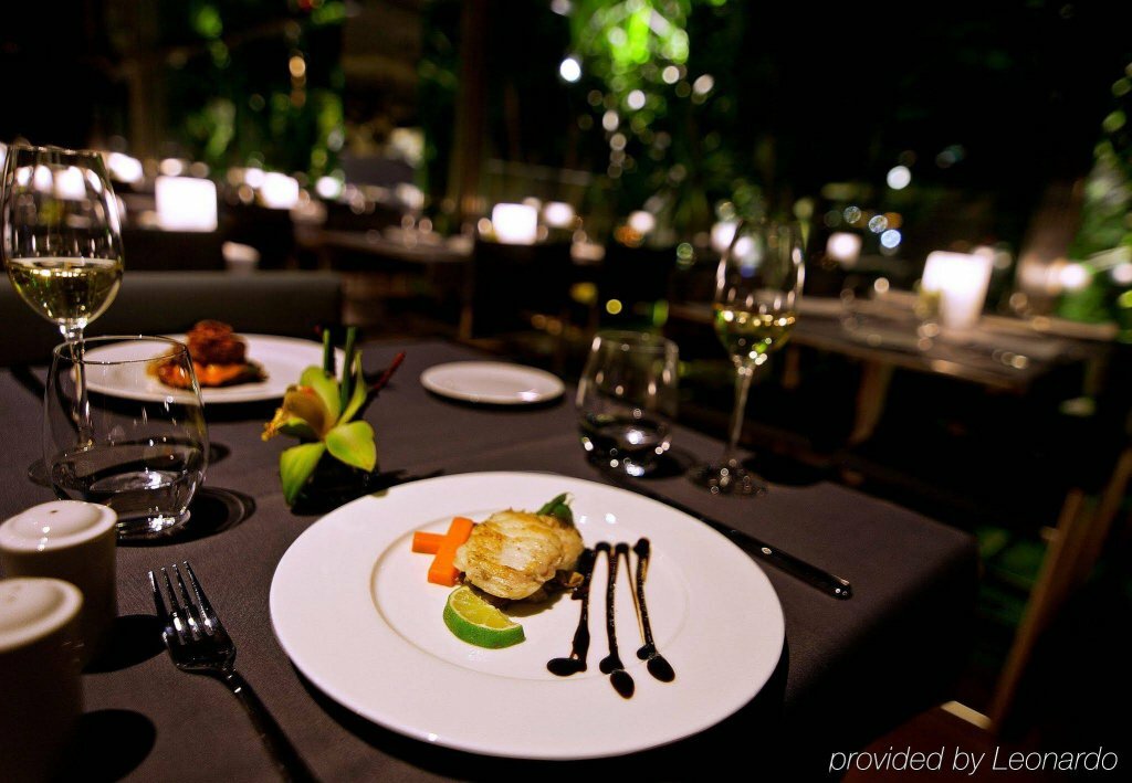 Фото Renaissance Barcelona Fira Hotel