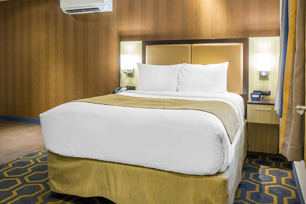 Фото The Artezen Hotel