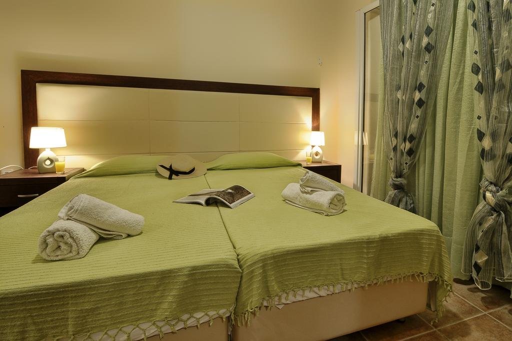 Фото Fouxia Apartments and Studios