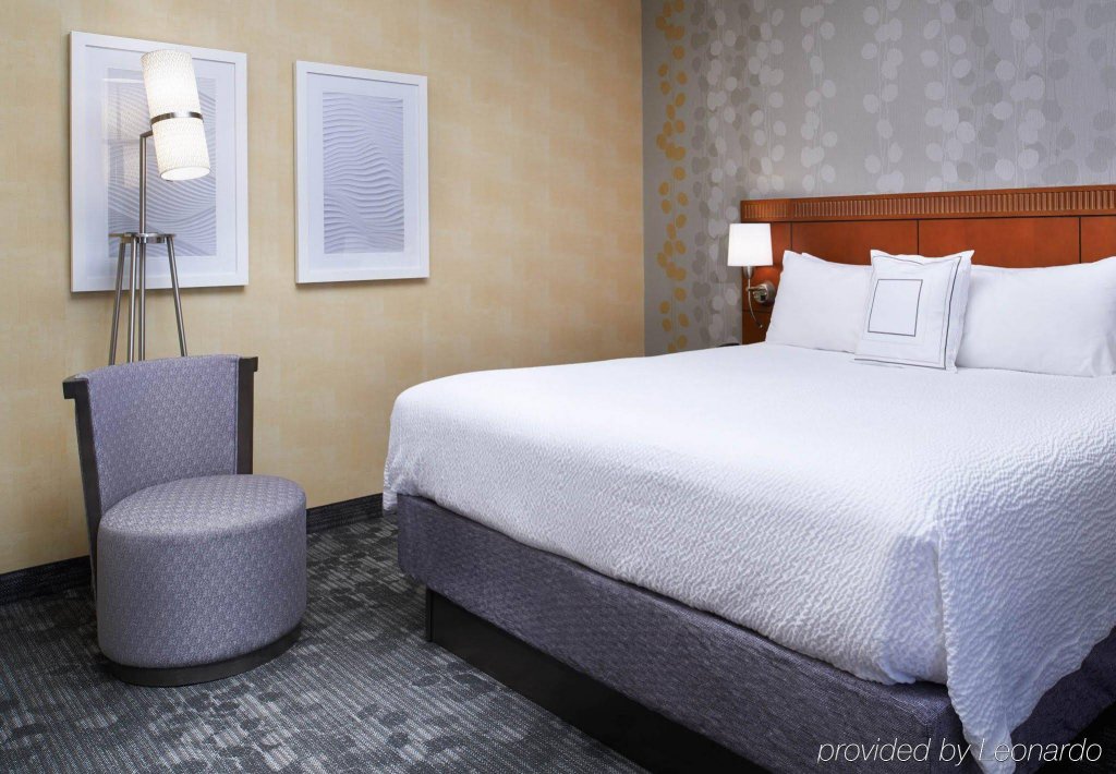 Фото Courtyard by Marriott Lexington North