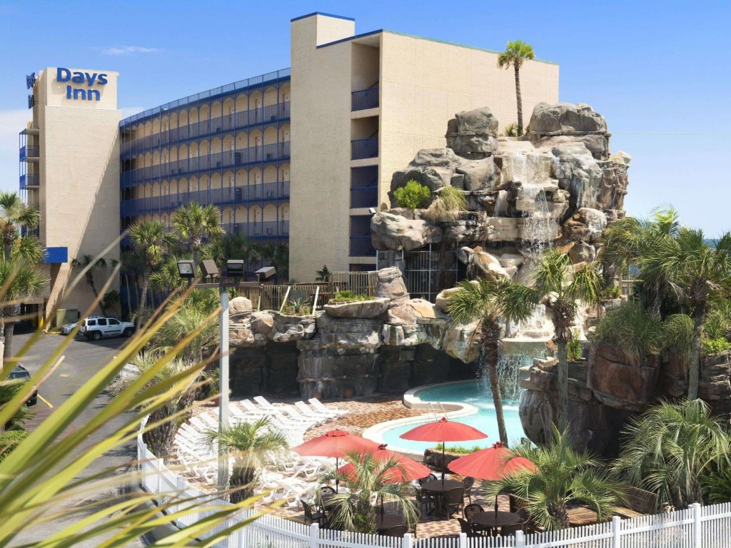 Фото Days Inn by Wyndham Panama City Beach/Ocean Front