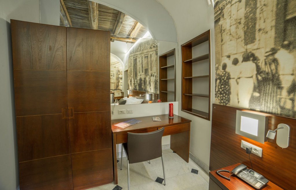 Фото Napoli Chiaia 32 Deluxe Residence