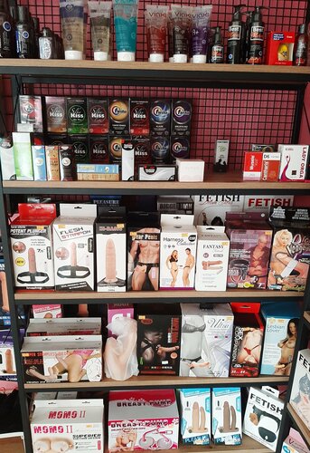 Xotinim dushda bolganida porno video