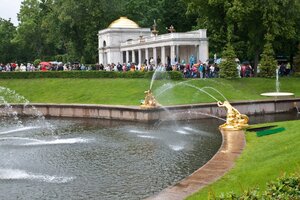 Воронихинские колоннады (Санкт-Петербург, Петергоф, Нижний парк), достопримечательность в Петергофе