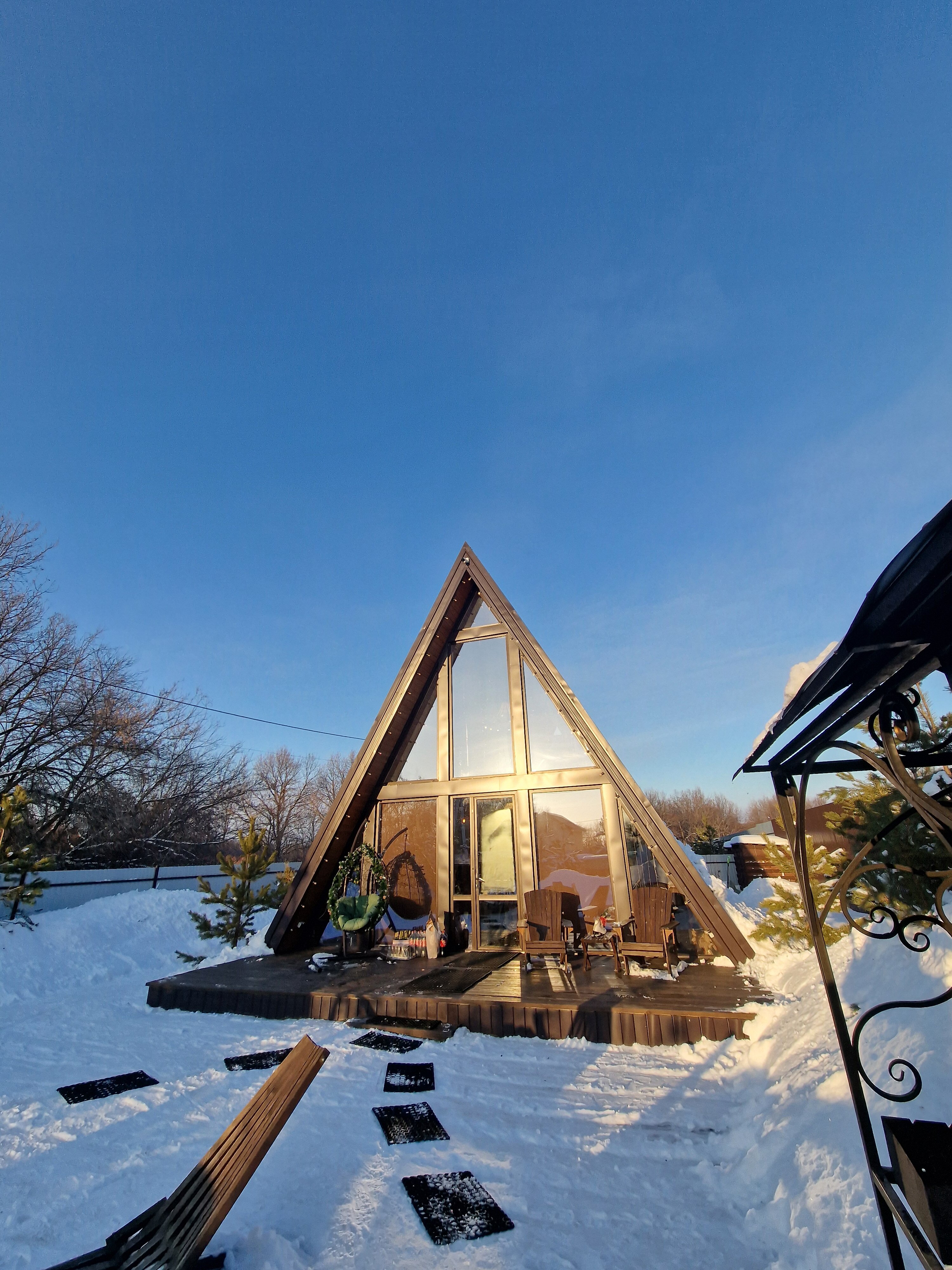 Фото Шалаш у озера