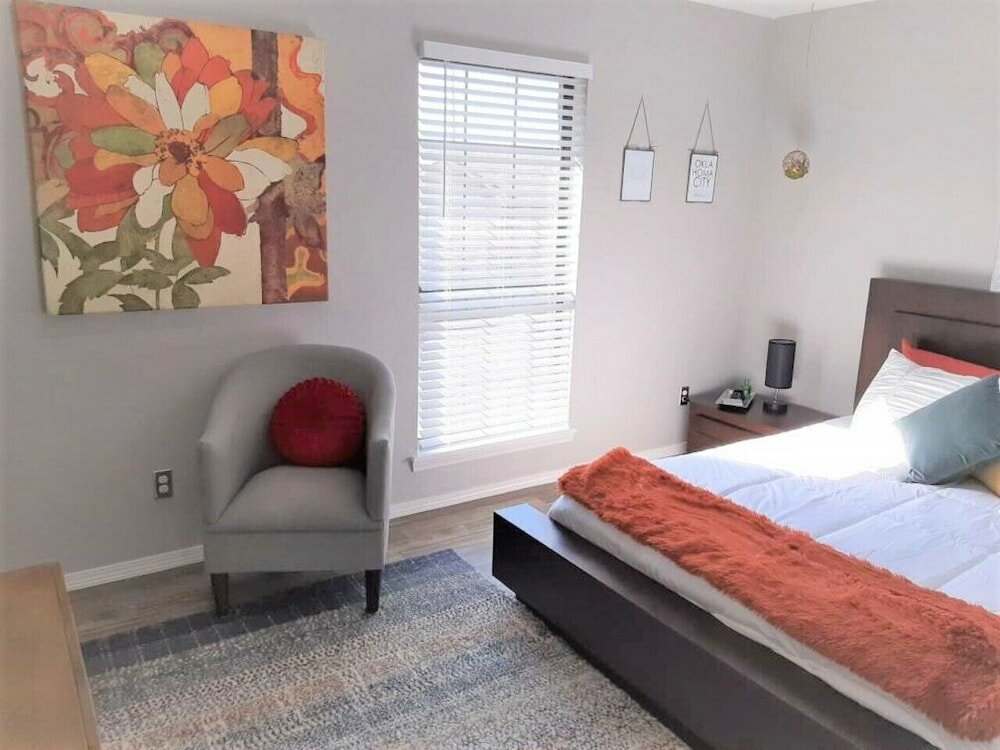 Фото Private Bedroom Suite - Communal House near Integris Private