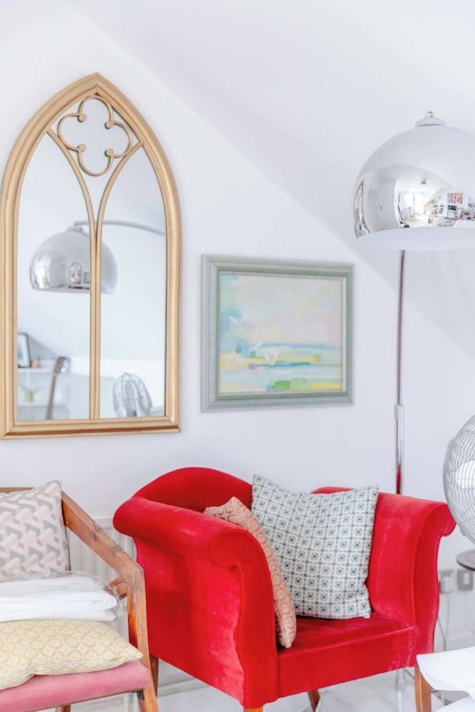 Фото Top Floor 1bd Flat With Balcony - Ladbroke Grove