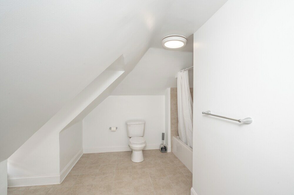 Фото Suites on Main 3