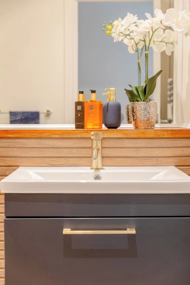 Фото Chic & Peaceful 2bd Flat - Hampstead