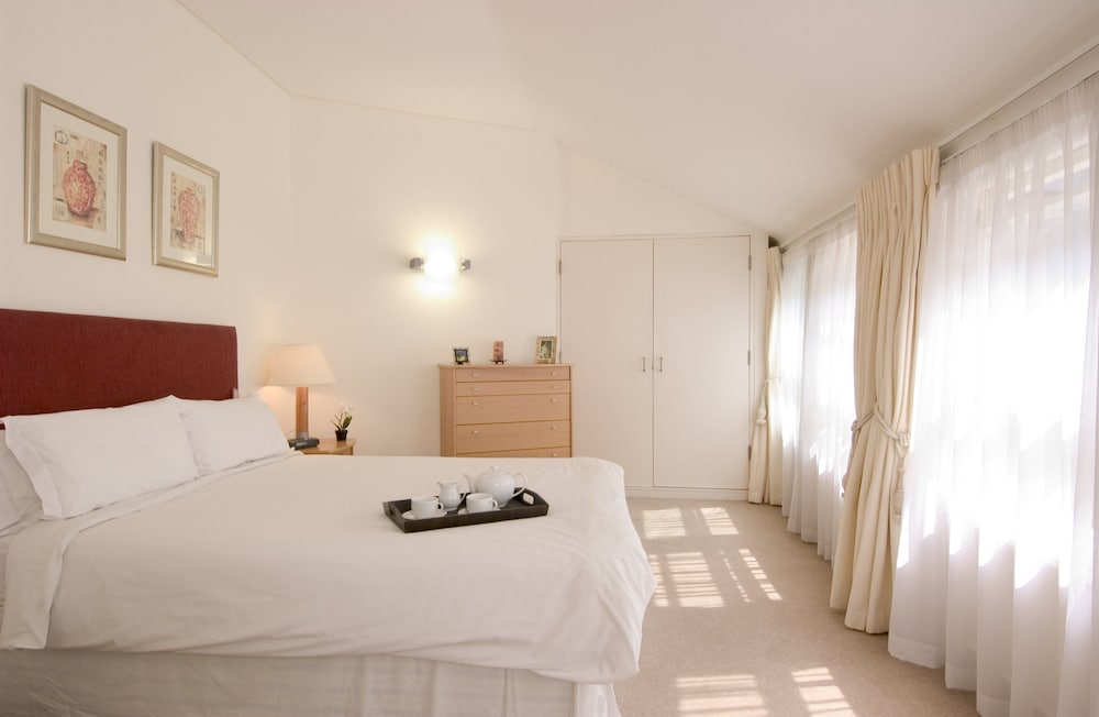 Фото Oakwood Apartments Bow Lane