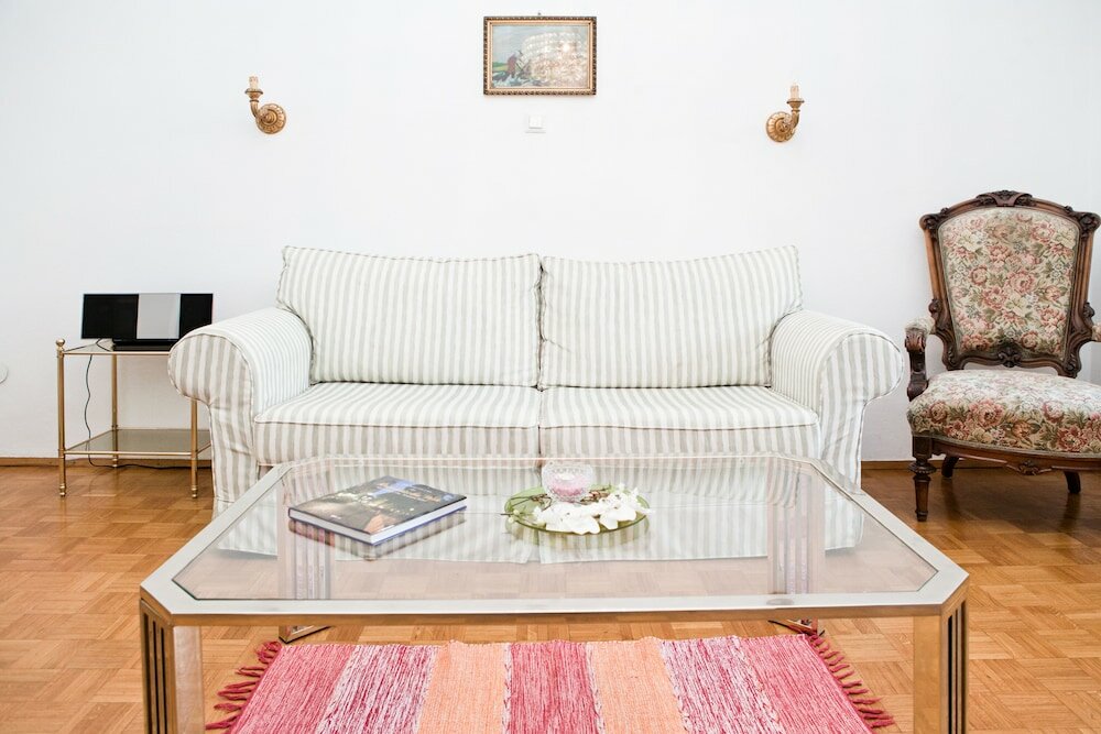 Фото Marthas Veranda Apartment