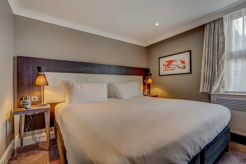Hotel DoubleTree by Hilton Hotel London - Ealing, London, photo