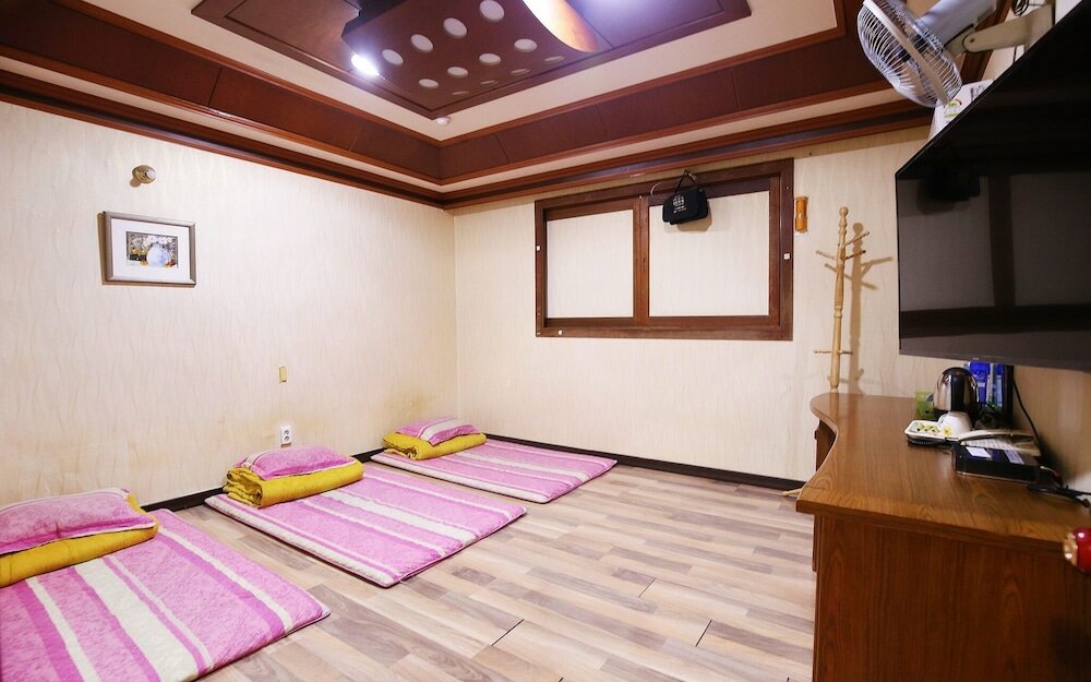 Фото Nonsan Titanic Motel