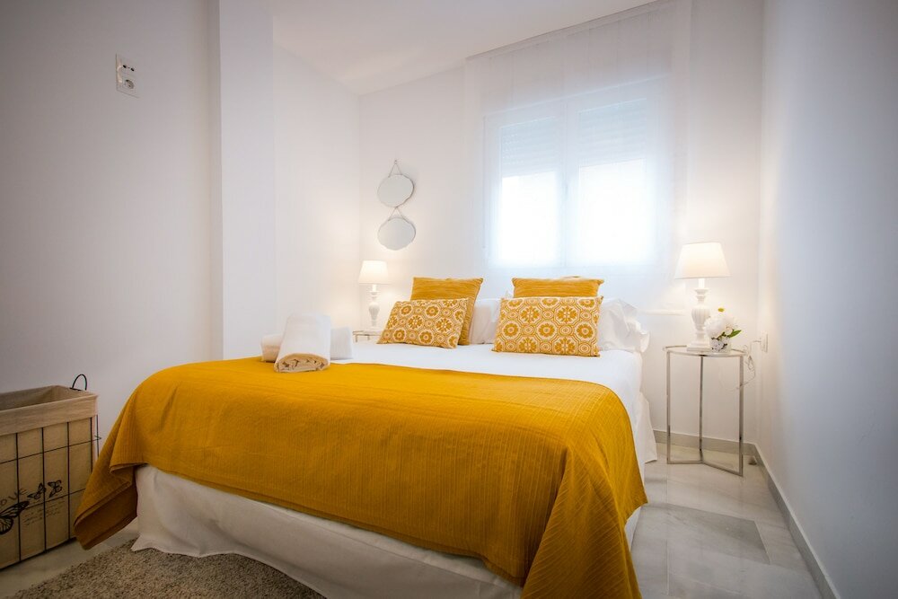 Фото Holidays2Malaga Train Station Area Apartments