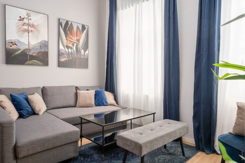 Фото Luxurious and Bright, 5 min walk to city center