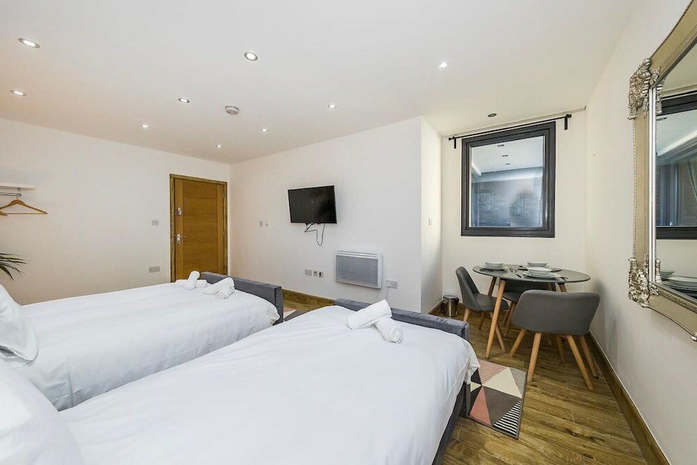 Фото Edgware Hub