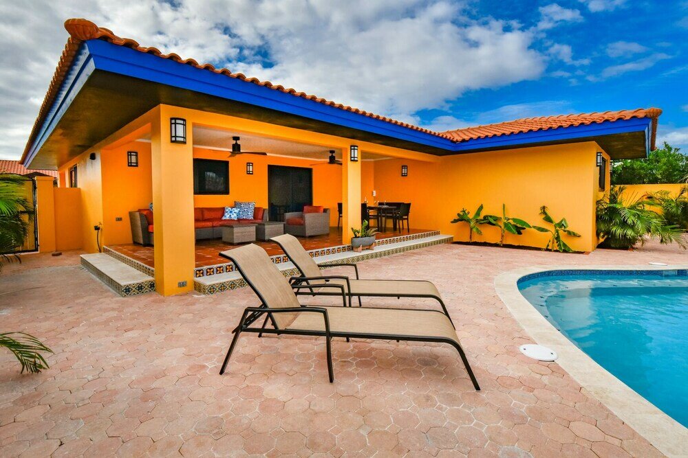 Фото Newly Renovated! Polynesian Themed in Noord!