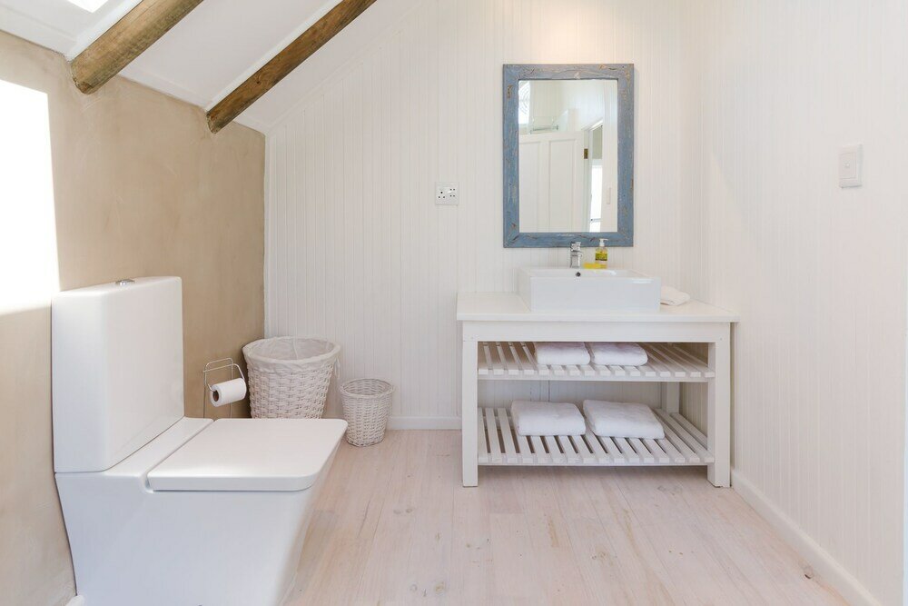 Фото Fin Whale Beach House