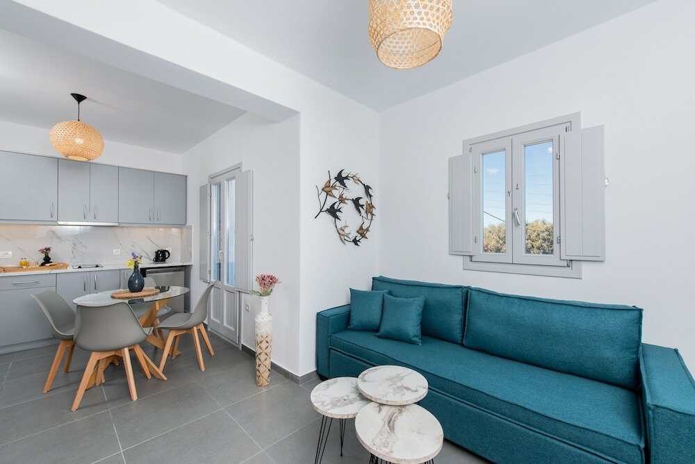 Фото Golden View Jacuzzi Suites