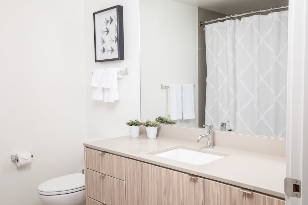 Фото Domicile Suites at Venn on Main