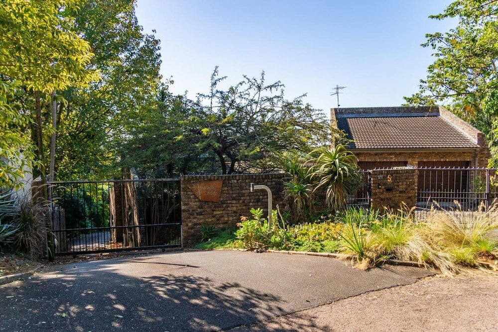 Фото Faraway Lodge B&b