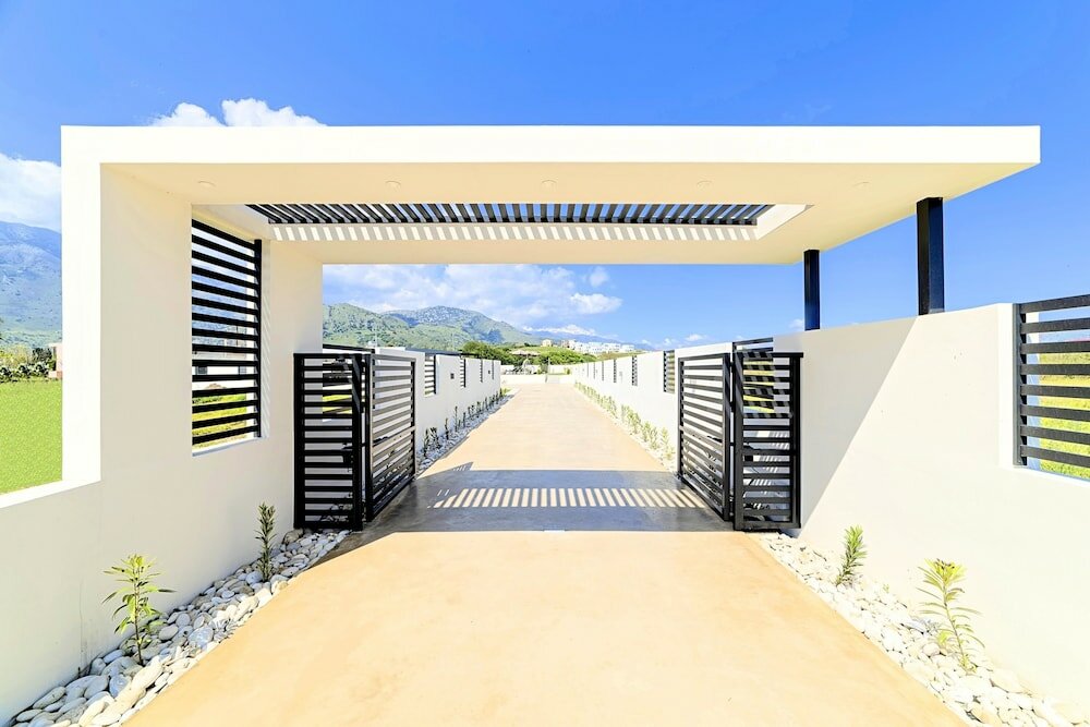 Фото Villa Solaris Heated Pool & Hot Tub