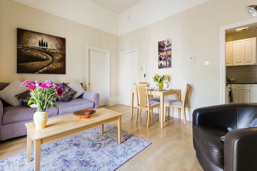 Фото Charming Victoria Home close to Buckingham Palace