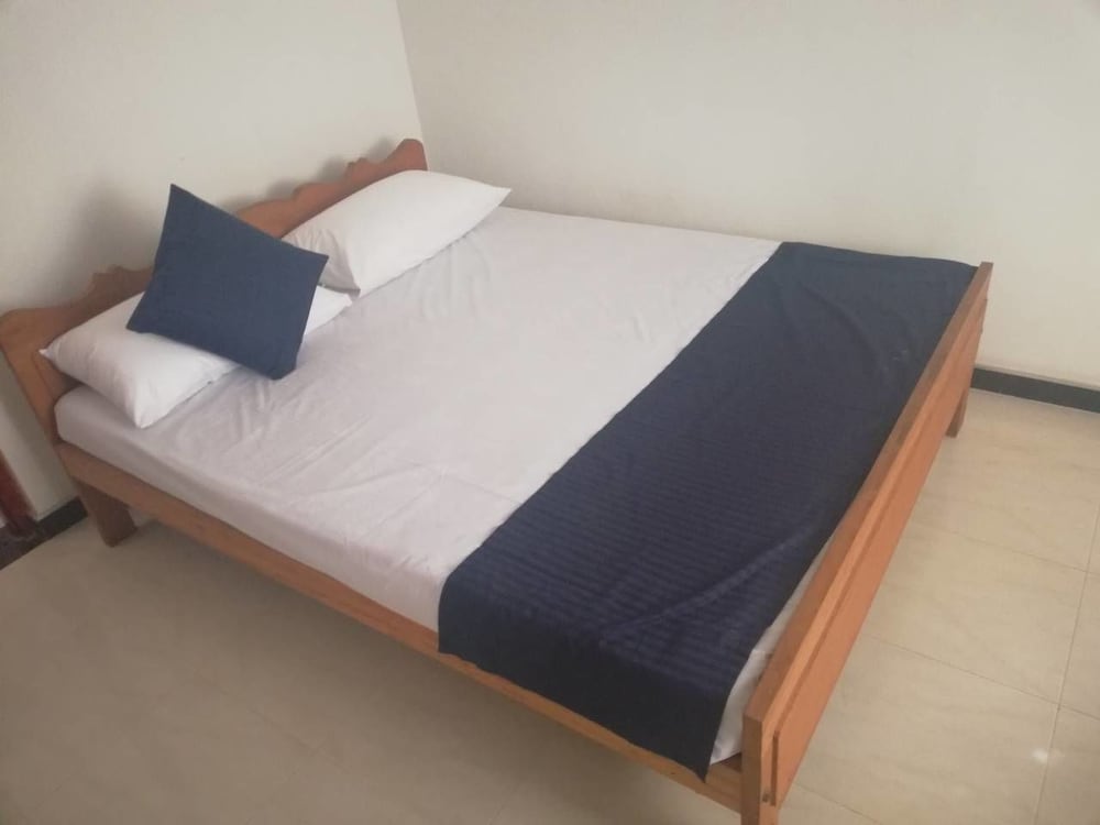 Фото N. L. I. Guest House