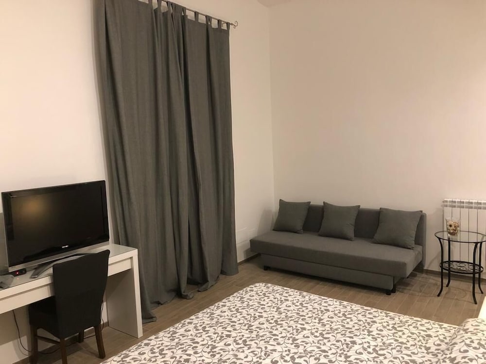 Фото White King Rooms