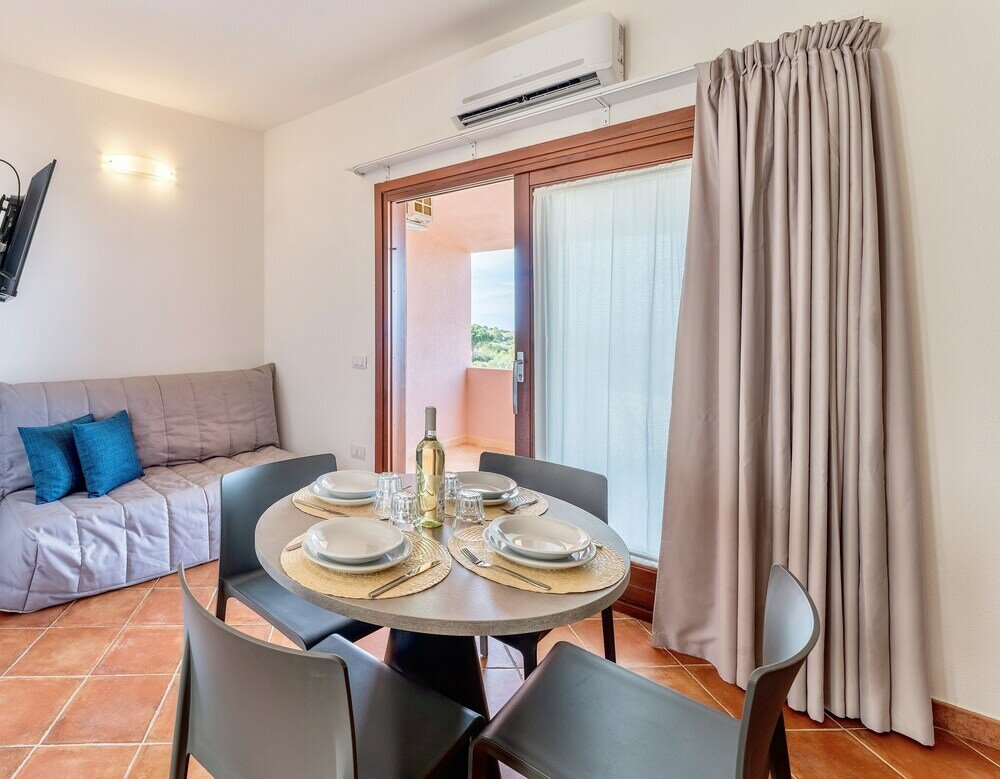 Фото Residence with pool in Isola Rossa