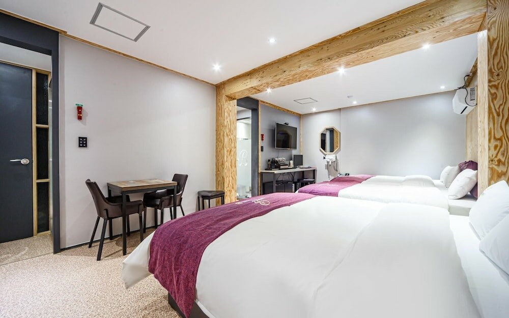 Фото Yeosu Hotel The B