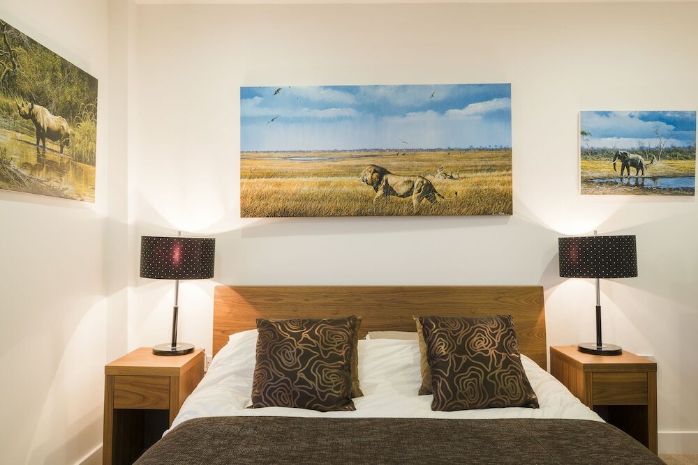 Фото Altido Trendy Islington Flat for 2 with Patio