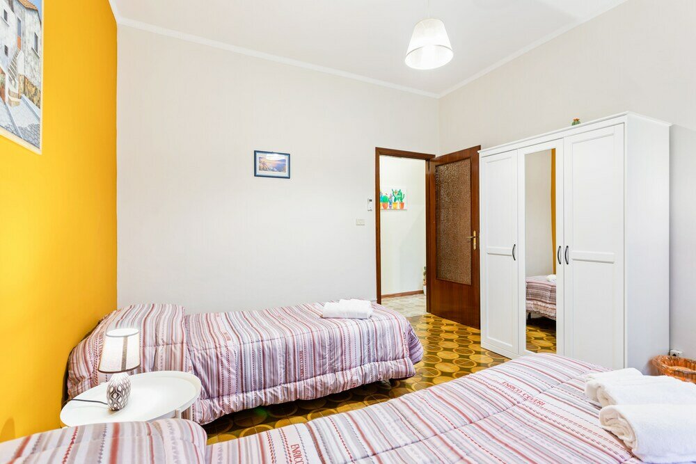 Фото Roomy And Bright Apartment With Balconies X6