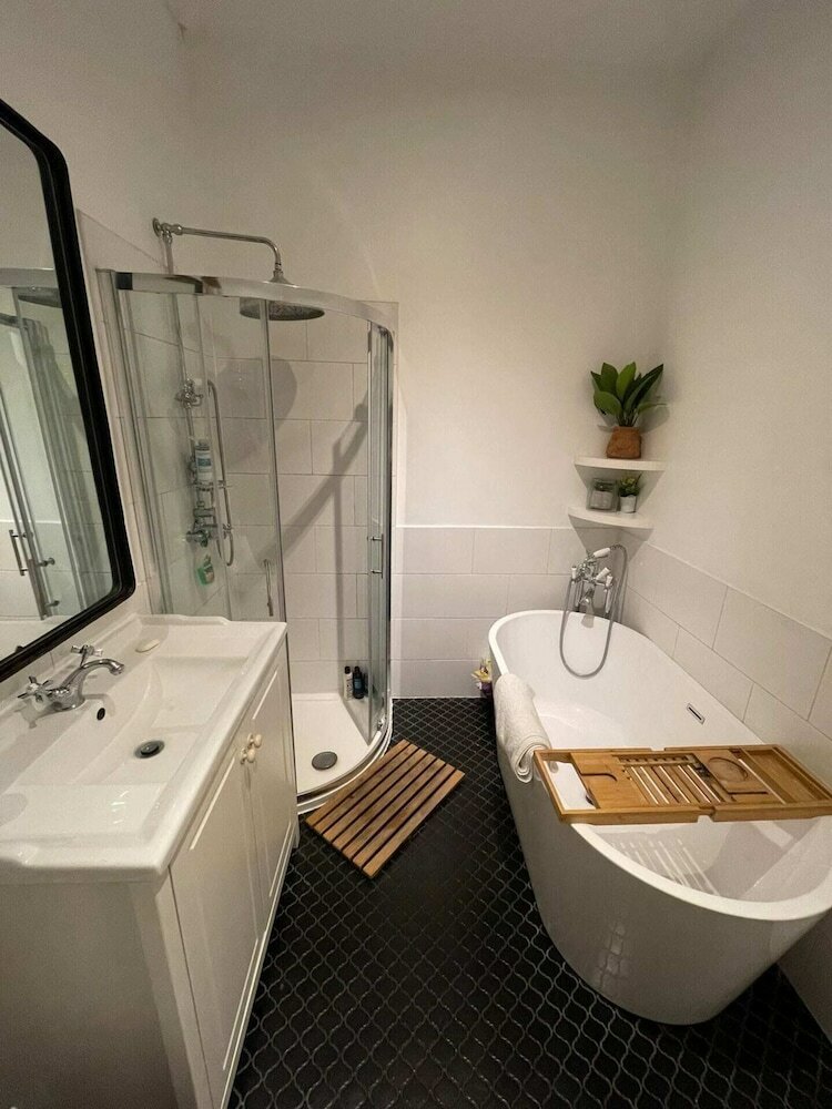 Фото Chic Farmhouse-style Flat - Walthamstow Village!