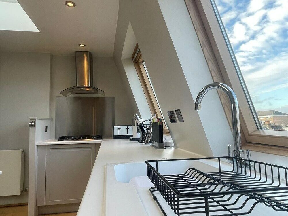 Фото Modern Two Bedroom Apartment in Fulham by Sojo Stay