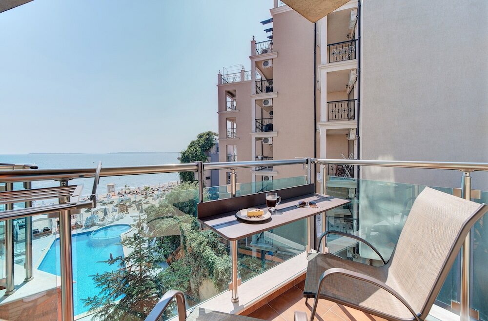 Фото Marty's Beachfront Smart Homes