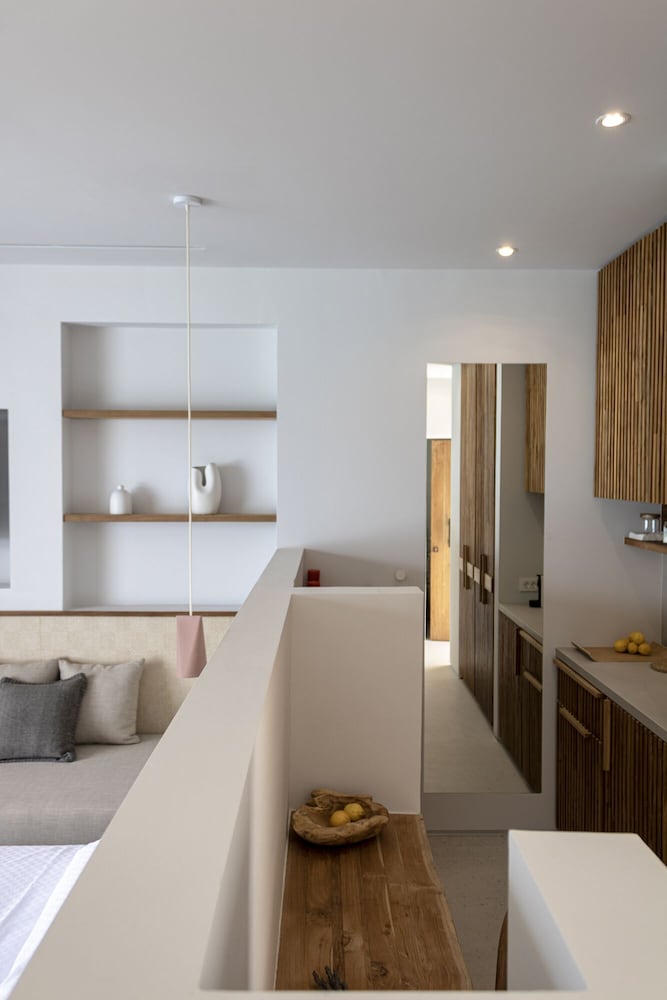 Фото Amethyst Selene Paleros