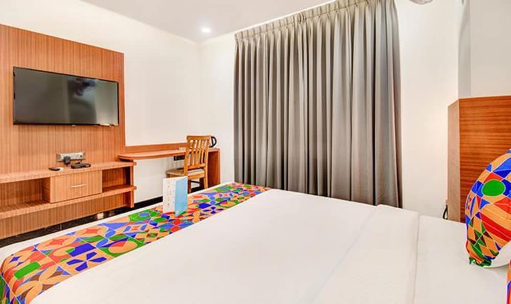 Фото Fabhotel The Rs Suites