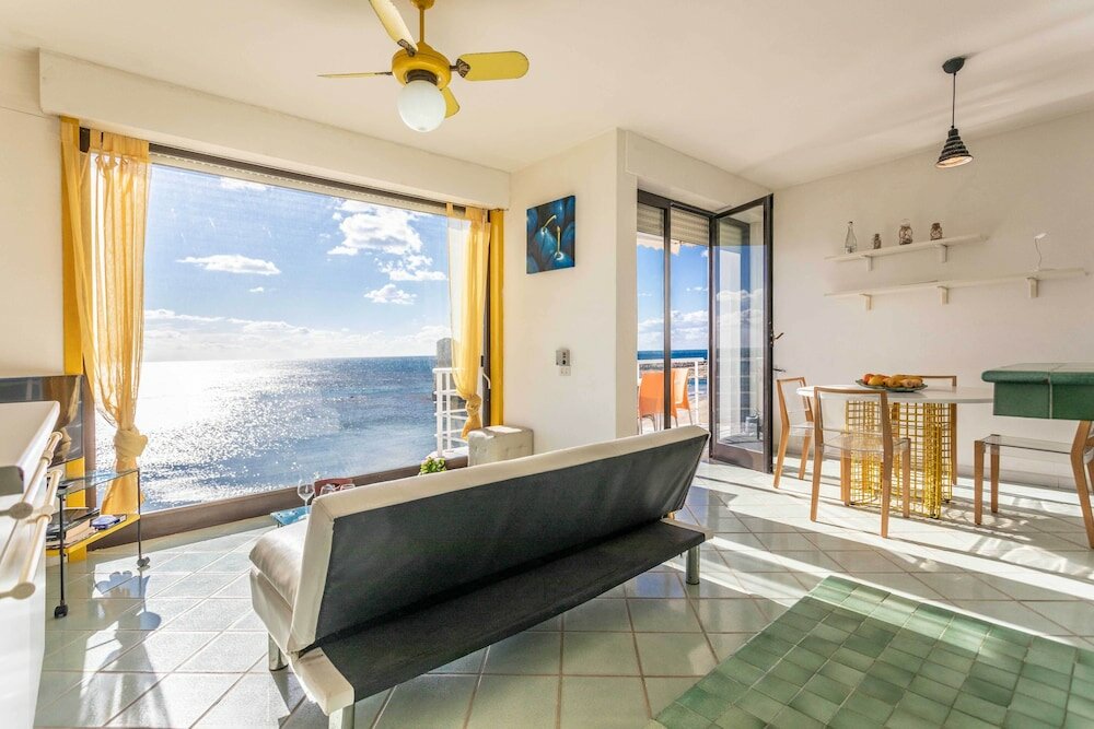 Фото Appartamento Torre Pali sulla spiaggia