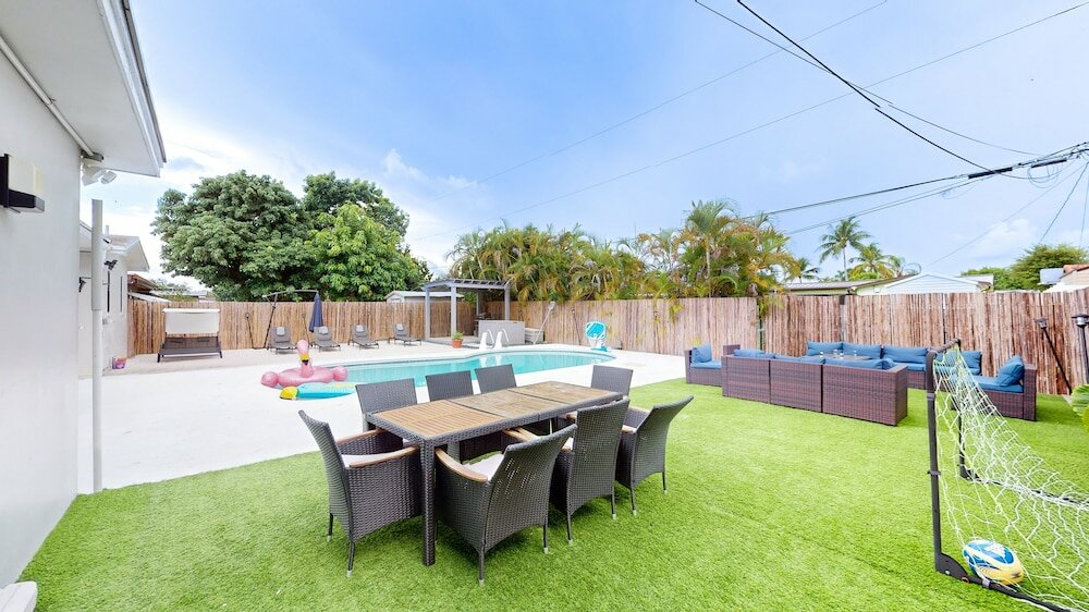 Фото Villa Camila 5br Luxury Home with Pool