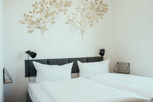 Гостиница The Rix Studios & Suites