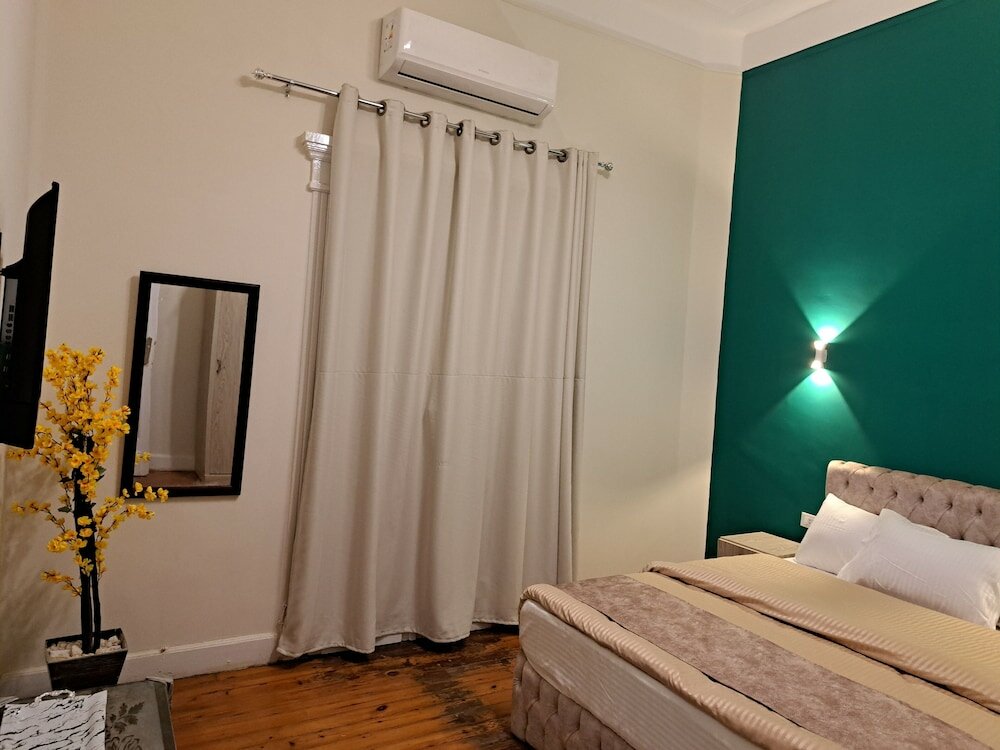 Фото Downtown Family Suites